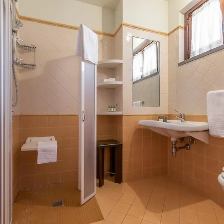 Sarzana-charming Pool And Bb Apartment